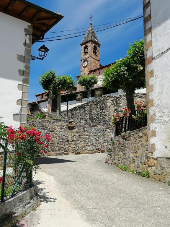 Hostal Ezkurra Exterior photo